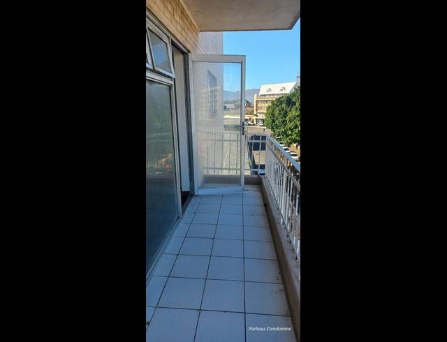 2 BEDROOM APARTMENT FOR SALE IN STRAND CENTRAL